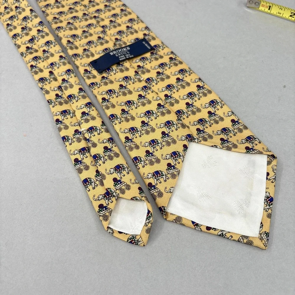 Brooks Brothers Tie Necktie Mens Yellow Silk Elephant Circus Novelty‎ VTG USA